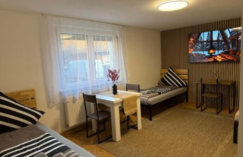 ARCOS Apartment - Geräumige 3-Zimmer-Wohnung mit 8 Einzelbetten - Perfekt für Familien, Gruppen oder Monteure - Foto 4