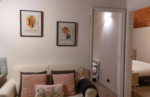 "Lo charme" a 5 minuti a piedi da Ospedale,Teatro Coccia ed Universita',a 30 minuti dai Laghi e 40 minuti da Milano - Foto 21