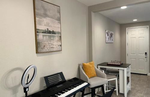 Placid Vibe Spacious 7-BR with Free Parking - Foto 5