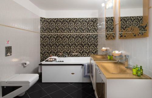 Newly Renovated Villa 4 Seasons with BBQ, private pool, ping pong and football table - Foto 50