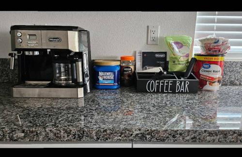 Entire Private Home with 4 Bedrooms 2 Bathrooms, Mountain Edge, New House, Ranch, Gated Yard, Available Now - Foto 37