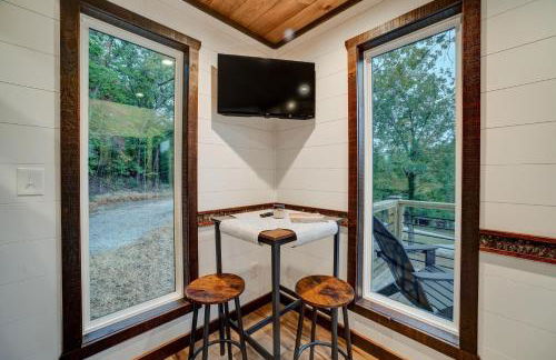 Cozy Treehouse w Hot Tub, Fire Pit, Pet Friendly, Lake Access - Photo 27