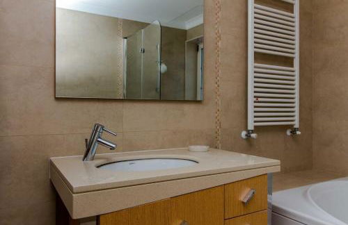 Luxury Villa with Private Pool, Gym & Leisure Room by Gale Beach LM25 - Foto 26