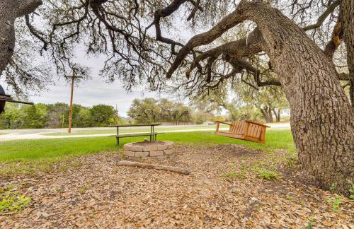 'Cabana Luna' Cabin w/ Deck, Swing & Fire Pit! - Foto 20