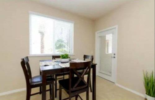 Spacious 2 Bedroom Apartment Near Disneyland and Anaheim Convention Center - Photo 2