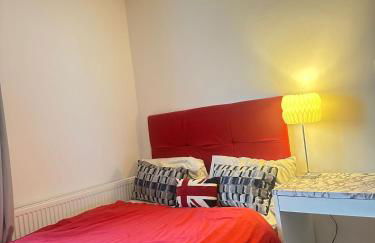 Spacious 3-Bedroom House with Fast Wi-Fi & Free Parking - Foto 13