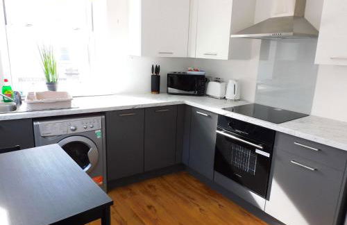 No 3 - Modern Studio Apartment in Lanark Town Centre - Photo 4