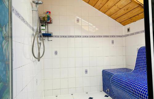 Mid-Wales Farmhouse, swimming pool, tranquil countryside views, sleeps 14 - Foto 49