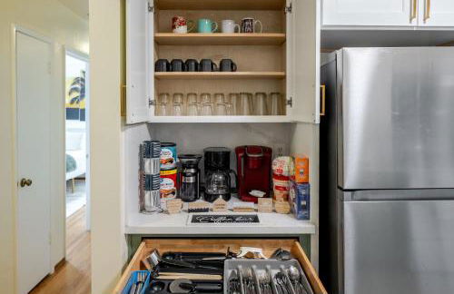 Entire Private Home with 4 Bedrooms 2 Bathrooms, Spacious, Lux King Bed, Ranch Style, Prime Area, Available Now - Photo 35