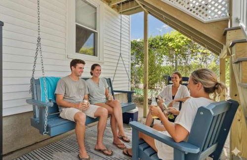 Professionally Designed Porch Swing Renovated - Foto 2