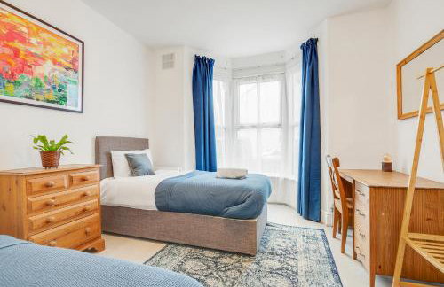 Spacious House in North London, very close to train station and bus stops, near Tottenham Stadium & lots of parking - Photo 14