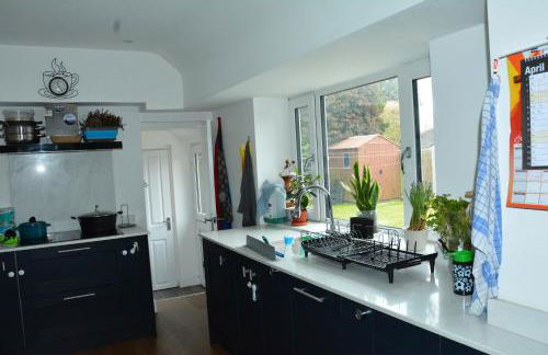 Peaceful Room Overlooking Nature & dedicated bathroom - Foto 10