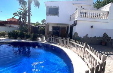 Villa en Valencia, piscina privada y metro 500m - Foto 1