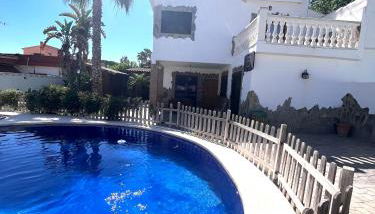 Villa en Valencia, piscina privada y metro 500m - Foto 1