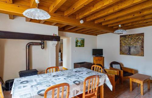 Gîte accueillant pour 7 pers avec cheminée et terrasse - FR-1-496-225 - Foto 10