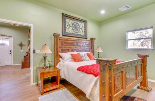 4 Mi to Lazy E Arena Horse Lovers Haven with Grill - Photo 11