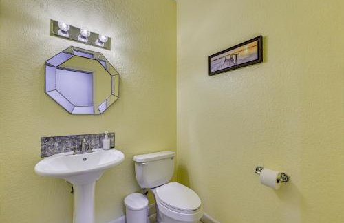 Pool and Game Room Waterfront Harlingen Home - Foto 19