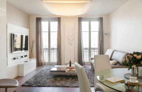 Two Bedroom Luxury Apartment - Balcony with View of Notre Dame - Foto 23