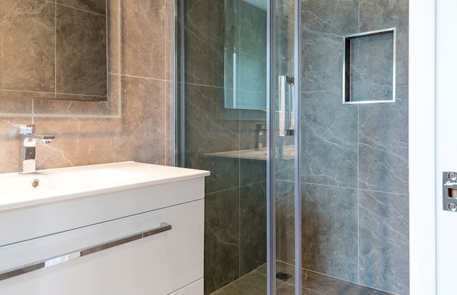 Brand New 5BR home with view of the sea - Photo 44