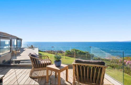 Distinguished Oceanfront Point Estate with Iconic Beach Mountain Vistas - Foto 66