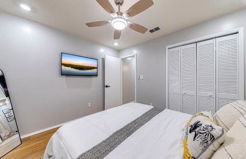 Beautiful home, centrally located to Parks with Pool - Foto 27