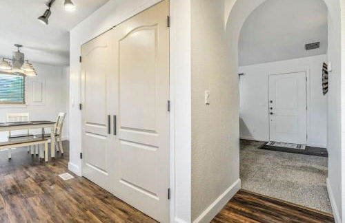 3BR with Patio and Fire pit near Hiking & Downtown - Foto 17