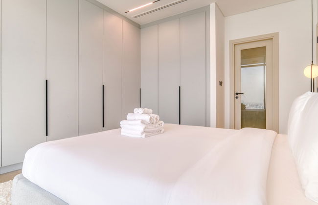 Luxe and Modern Duplex in Difc - Photo 10