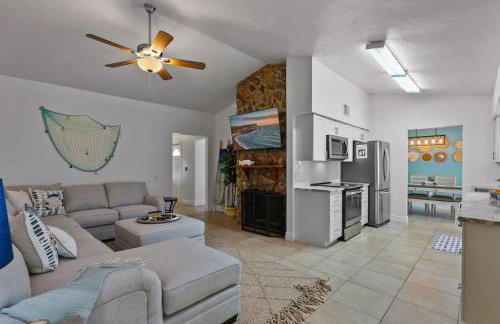 Coastal Home 10 min to the Beach - Foto 11