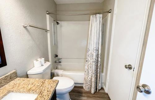 Perfect for Group with 2BR, 2BA and Pool - Foto 15