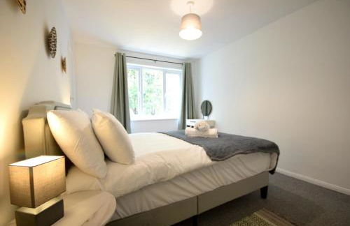 Stylish 1BR Retreat with Garden and Rustic Kitchen - Foto 17