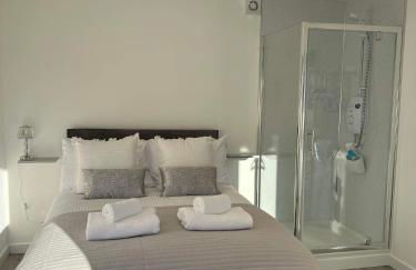 Mudeford Gem Accommdation - Photo 11