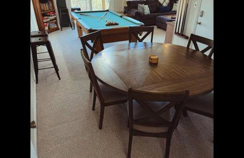 1MMView-2Kings-HotTub-PoolTable-Arcade-Waterfall - Foto 66