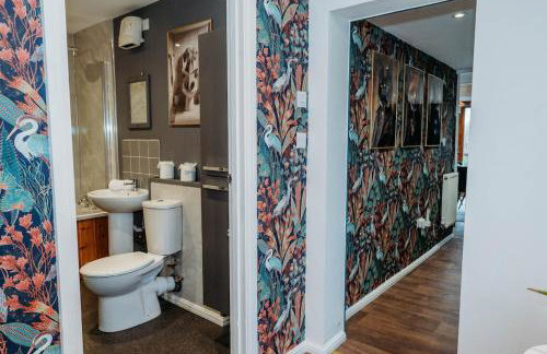 Heron's Perch- A pond-side retreat with cinema room - Photo 47