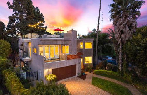 Oceanview Luxe Retreat with Rooftop - Foto 1