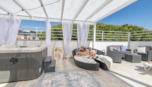 Luxury penthouse with private jacuzzi - Foto 5, sunbed