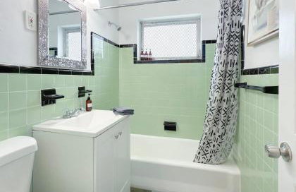 1BR Miami Beach Apt with King plus 2 Queens & Parking - Photo 5