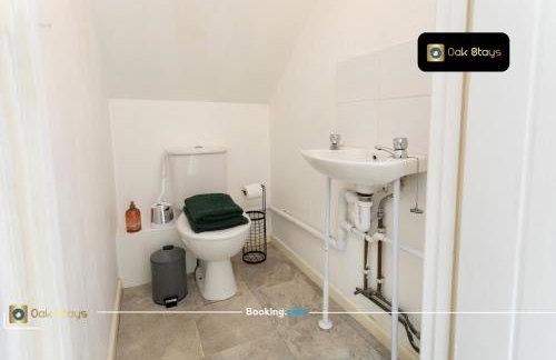 Quick Deals l 5 Bedroom l Sleeps 10 l Parking l Ideal for Groups l Oak Stays Short Lets & Serviced Accommodations - Foto 12