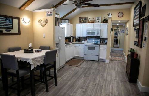 StockYards! Less than 4 minutes-Sleeps 8-Lee House - Foto 43