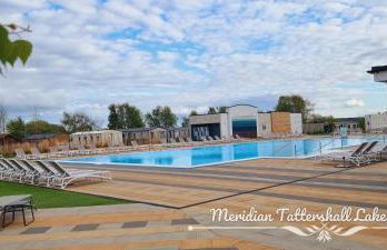 Elite Retreats 4U Lakeside Hot Tub Log Cabin with the fishing peg at Tattershall Lakes Park - Foto 61