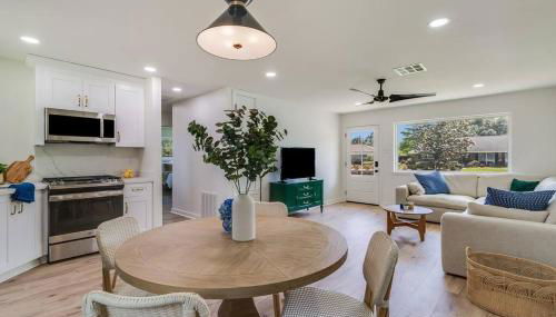 Central Lafayette location w/King Bed & Coffee Bar - Foto 5, stove, pet friendly