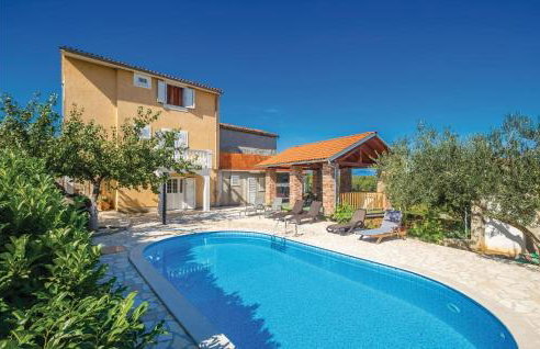 4 Bedroom Cozy Home In Poljica - Foto 1