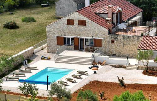 Villa Demare with Heated Pool, Free EVC Station - Foto 1