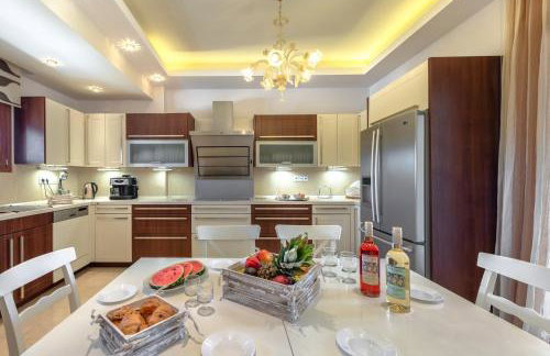 Newly Renovated Villa 4 Seasons with BBQ, private pool, ping pong and football table - Foto 43