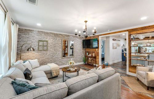 Walk to Boat Ramp Newly Remodeled Seadrift Home! - Foto 4