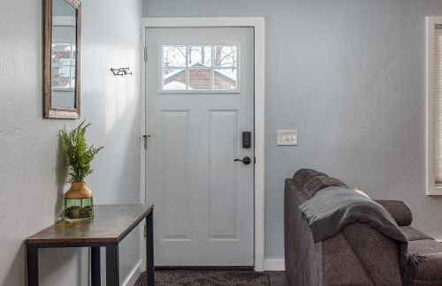 Cozy City Stay, 3bdrm near Airport - Photo 5