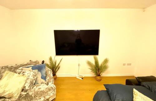 4 Bed House with Driveway Parking for 2 Cars - Rugby - Sleeps 10! Perfect for groups! - Foto 15