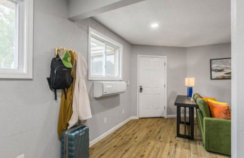 Mid century APT, KING bed + desk - Foto 11