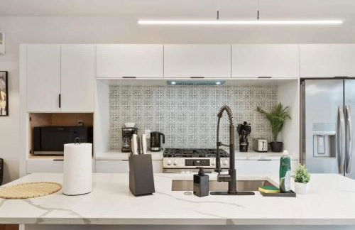 Pet Friendly 3 Bdrm House with Private Yard - Foto 11