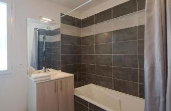 T2 Charmant, spacieux parking privé tram et metro - Foto 13