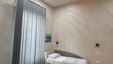 La cartolina di Napoli free parking for small cars only - Foto 3